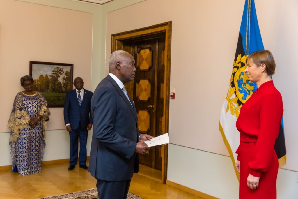 President Kaljulaid võttis vastu nelja riigi suursaadiku volikirjad