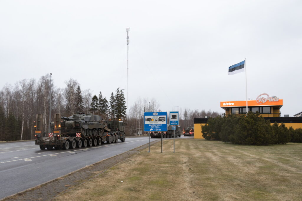 Esimesed NATO lahingugruppi tugevdava Briti üksuse kolonnid jõudsid Eestisse