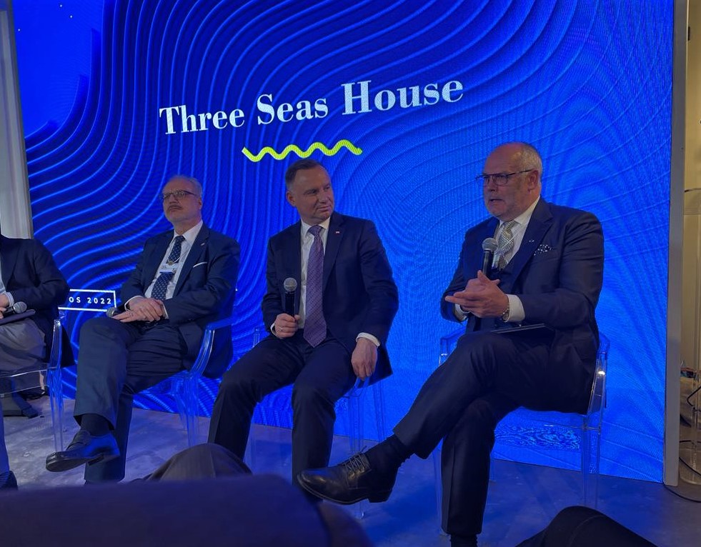 President rõhutas Davosis Kolme mere algatuse arutelul energia- ja transpordi ühenduste loomise tähtsust Euroopa julgeolekule