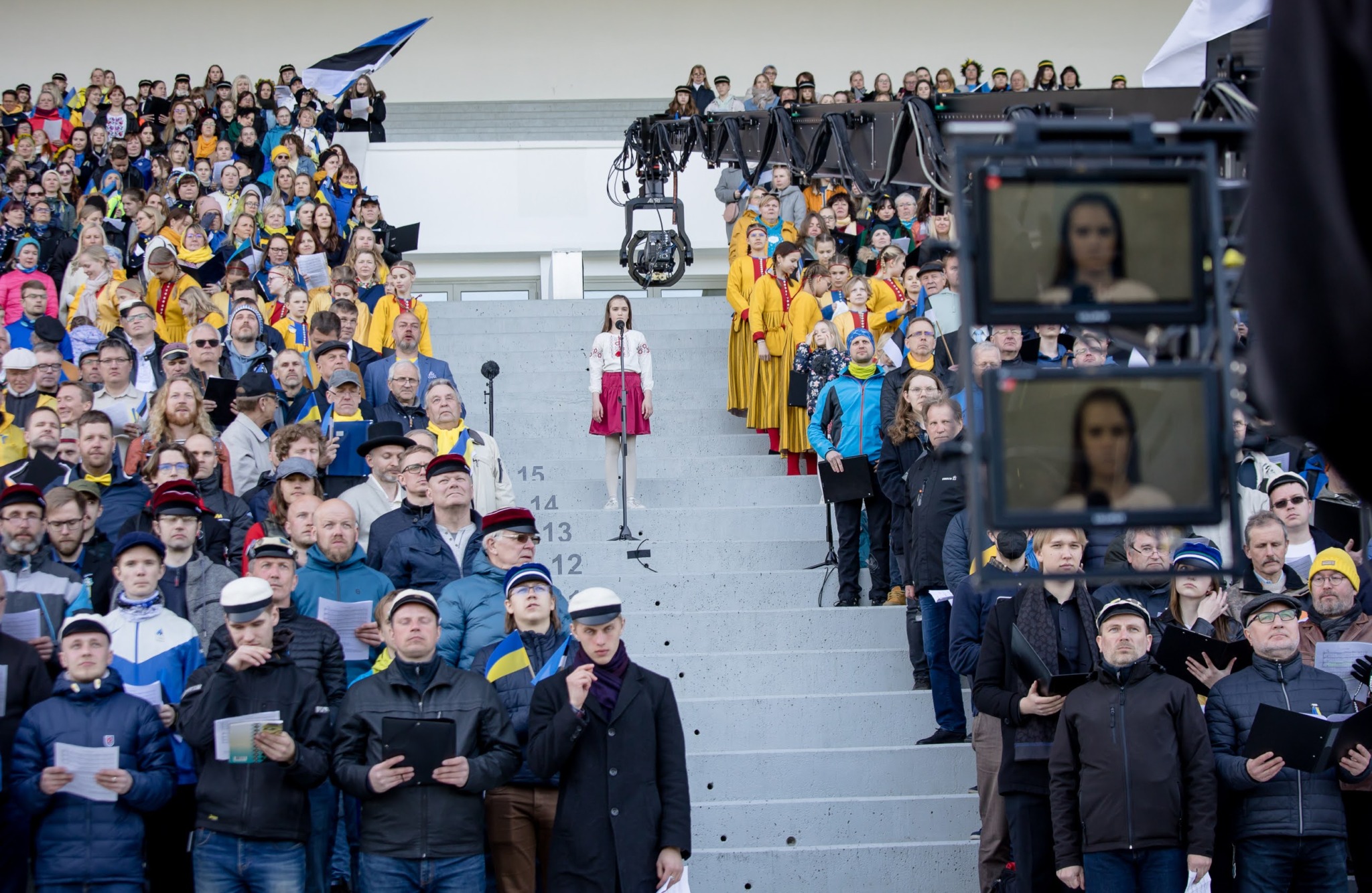 VIDEO I Tuhanded lauljad esitavad Ukraina rahvuslaulu