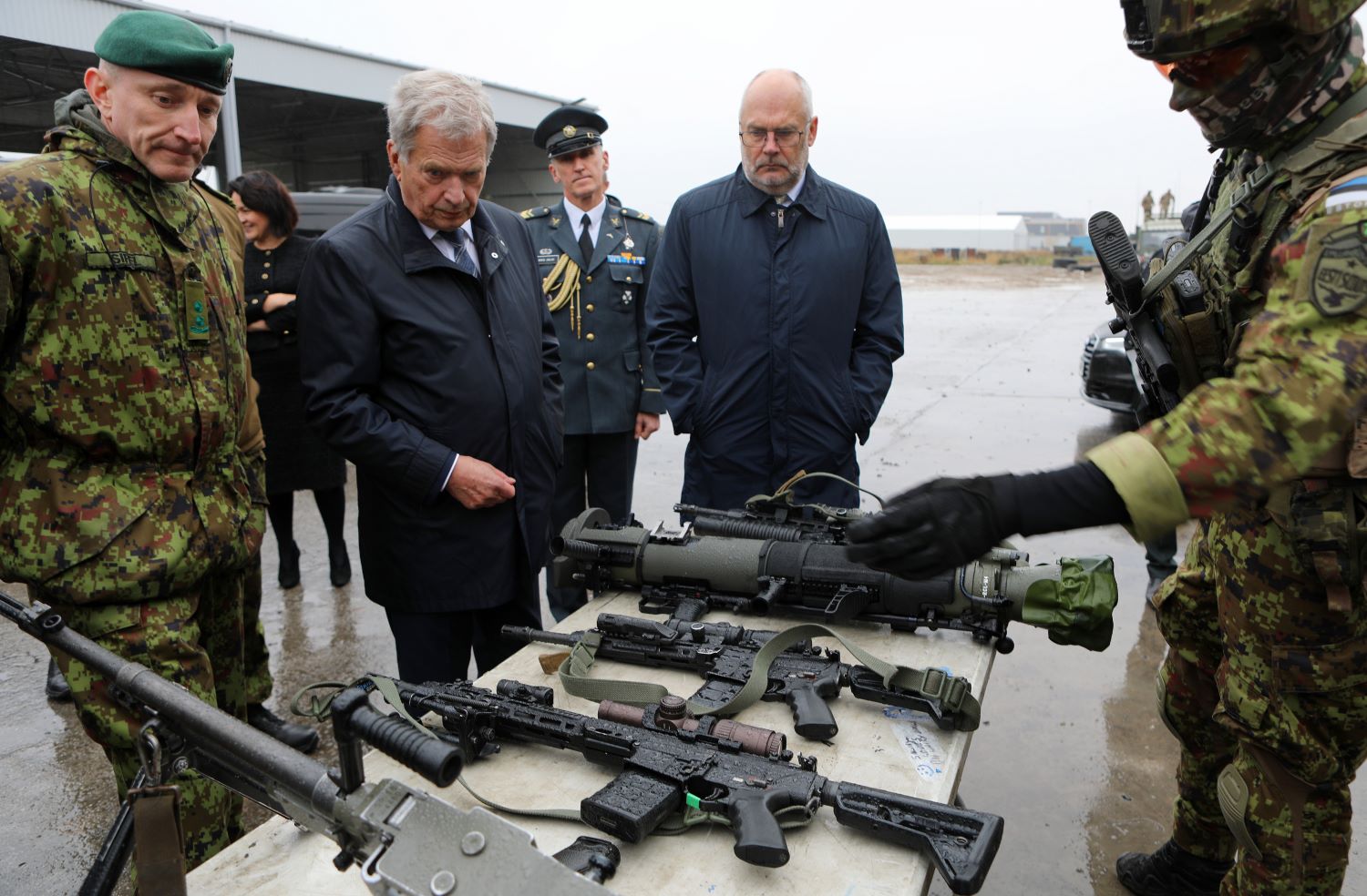 PILTUUDIS I Eesti ja Soome president külastasid Tapa sõjaväelinnakut