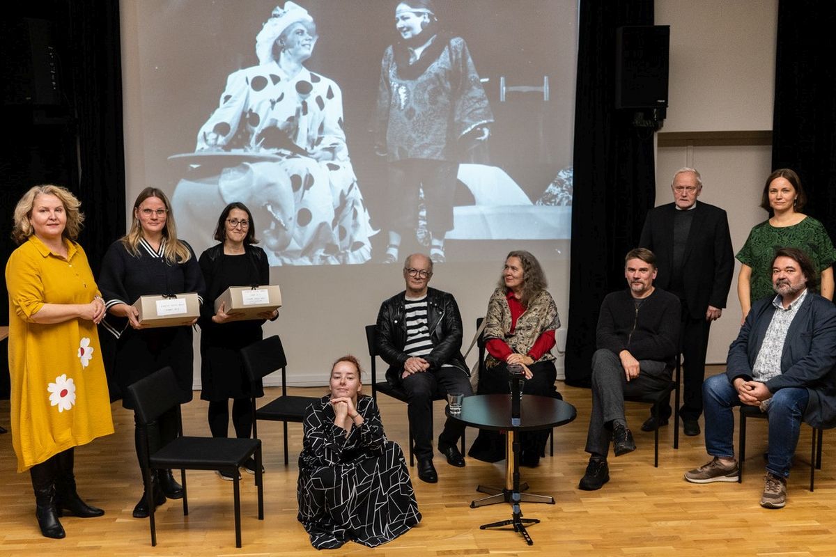 Ugala teater andis Eesti Teatri- ja Muusikamuuseumile üle Kaarin Raidi arhiivi