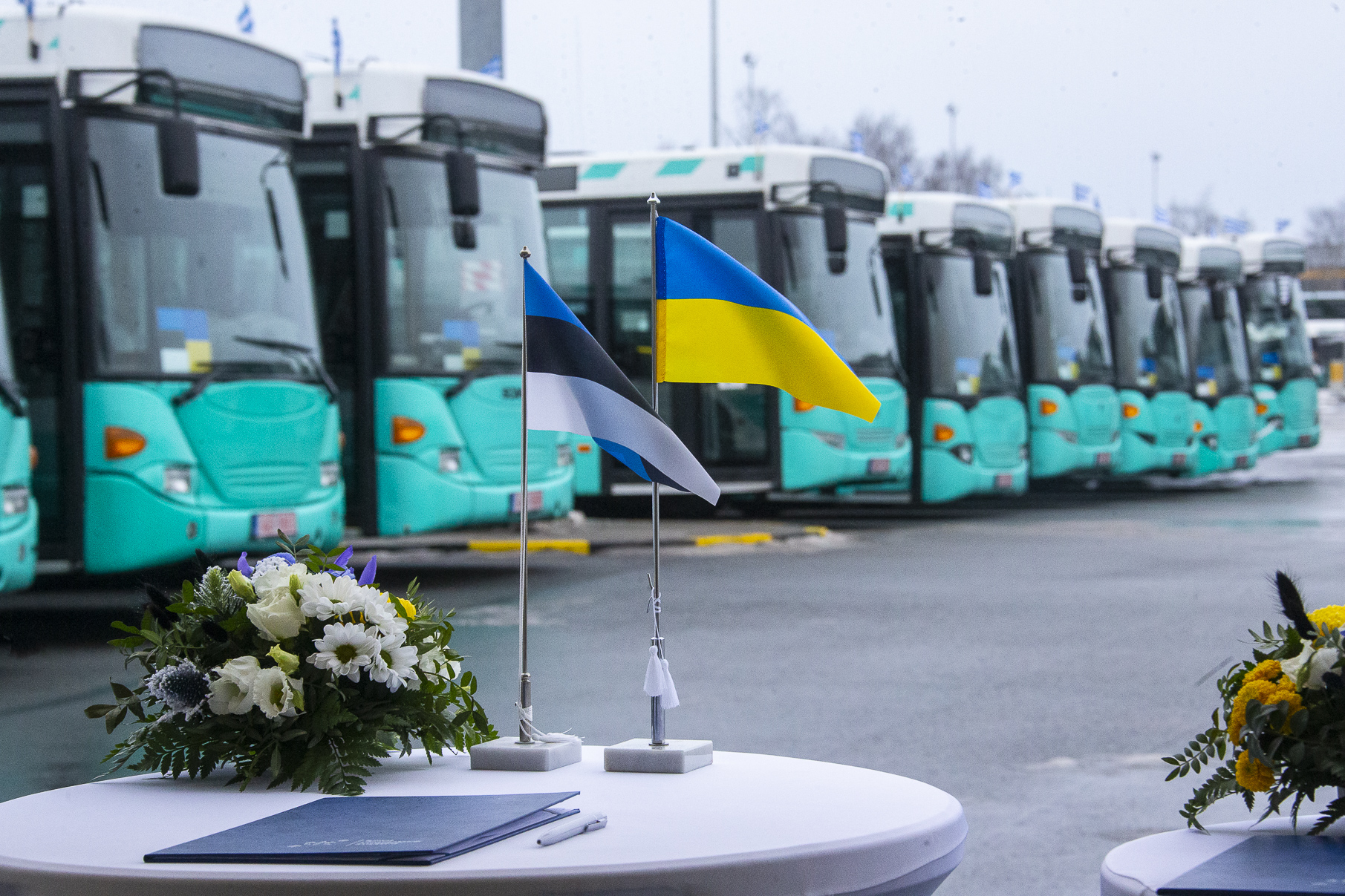 Tallinn ja Eesti Punane Rist sõlmisid leppe 20 bussi annetamiseks Ukrainale