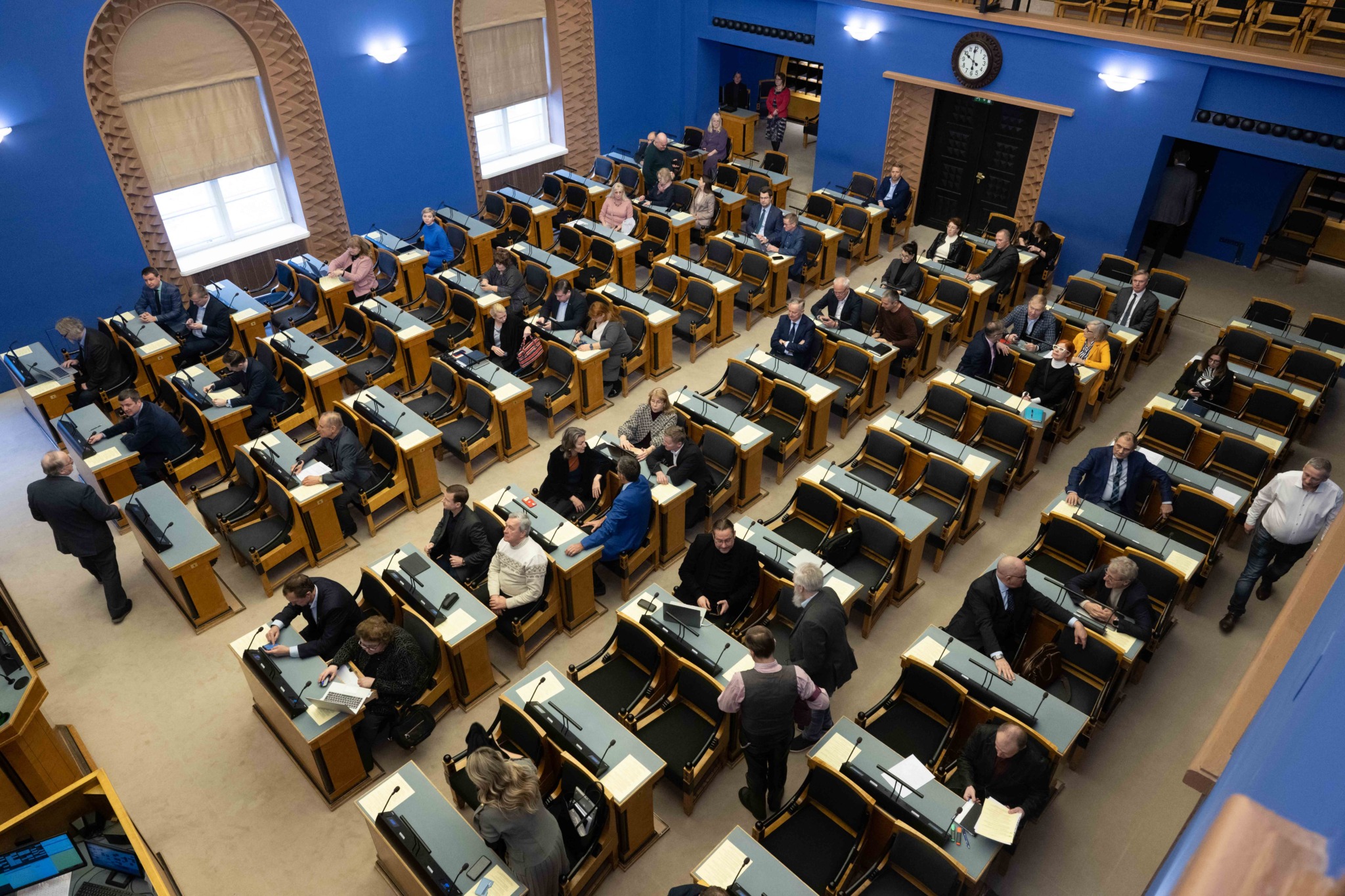 Noored saavad võimaluse proovida Riigikogus parlamendi tööd