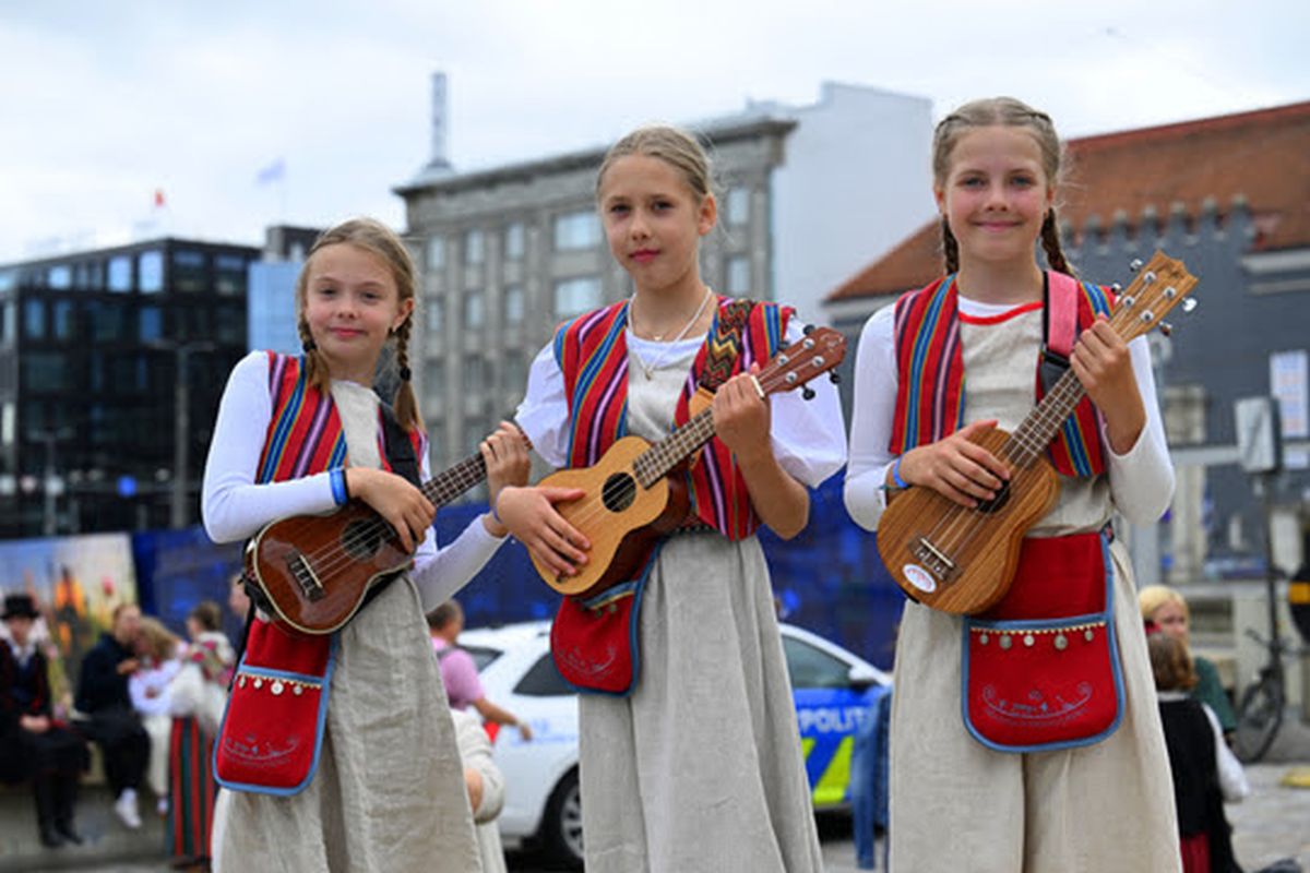 Vabaduse väljak rõkkas täna rahvamuusikast