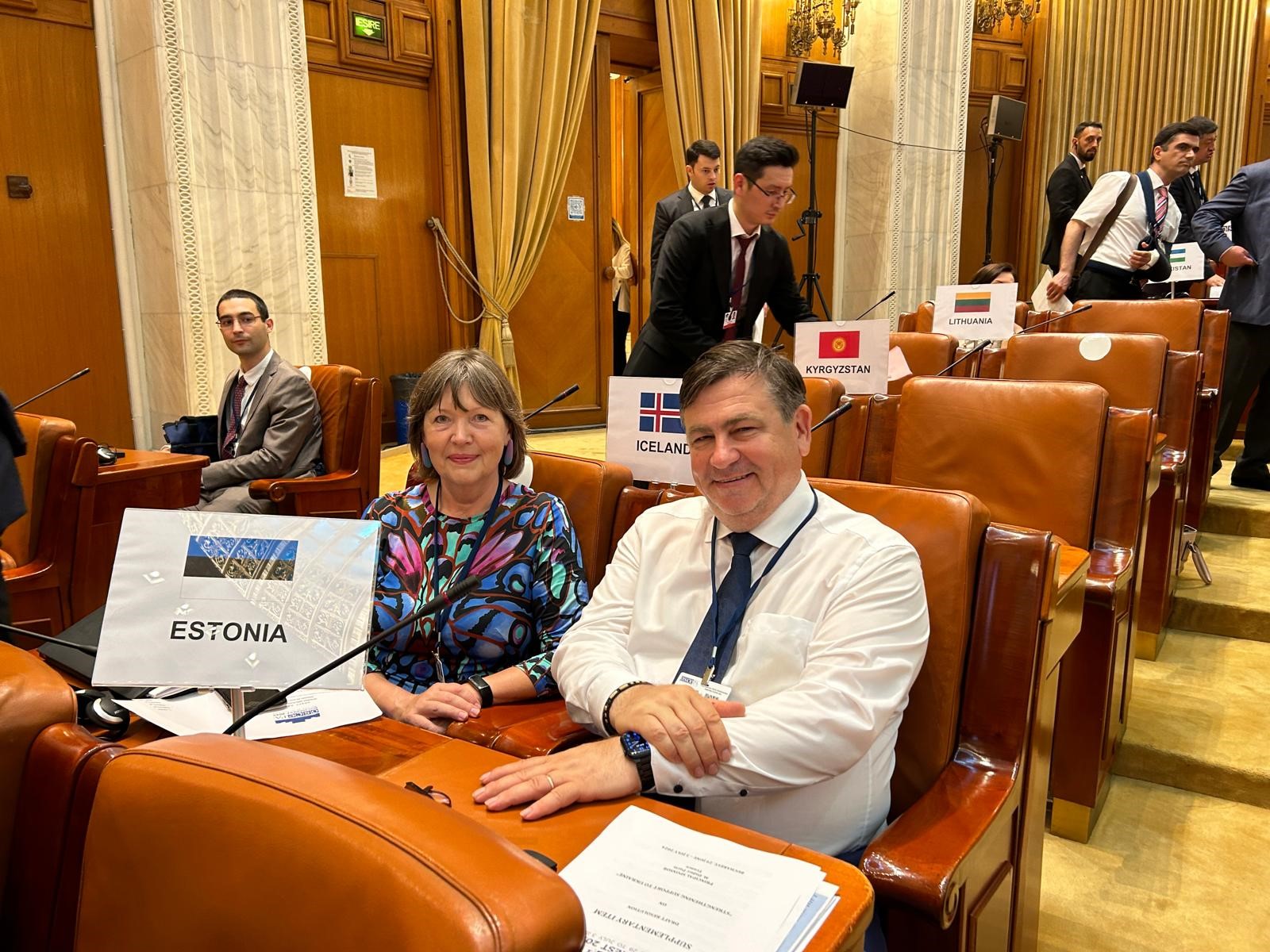 Pikhof ja Raidma OSCE PA aastaistungil Rumeenias. Foto Riigikogu Kantselei