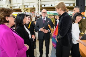 President-Alar-Karis-avas-Bologna-lasteraamatumessi-Foto-Raigo-Pajula-31