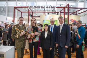 President-Alar-Karis-avas-Bologna-lasteraamatumessi-Foto-Raigo-Pajula-56