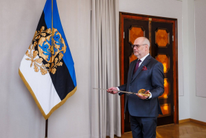 President-Karis-andis-liputoimkonnale-ule-Kaitsevae-ohvitseri-mooga-Foto-Raul-Mee-04